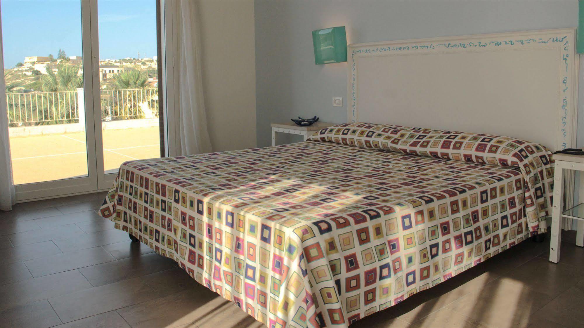 Hotel O'Scia Lampedusa Exteriör bild